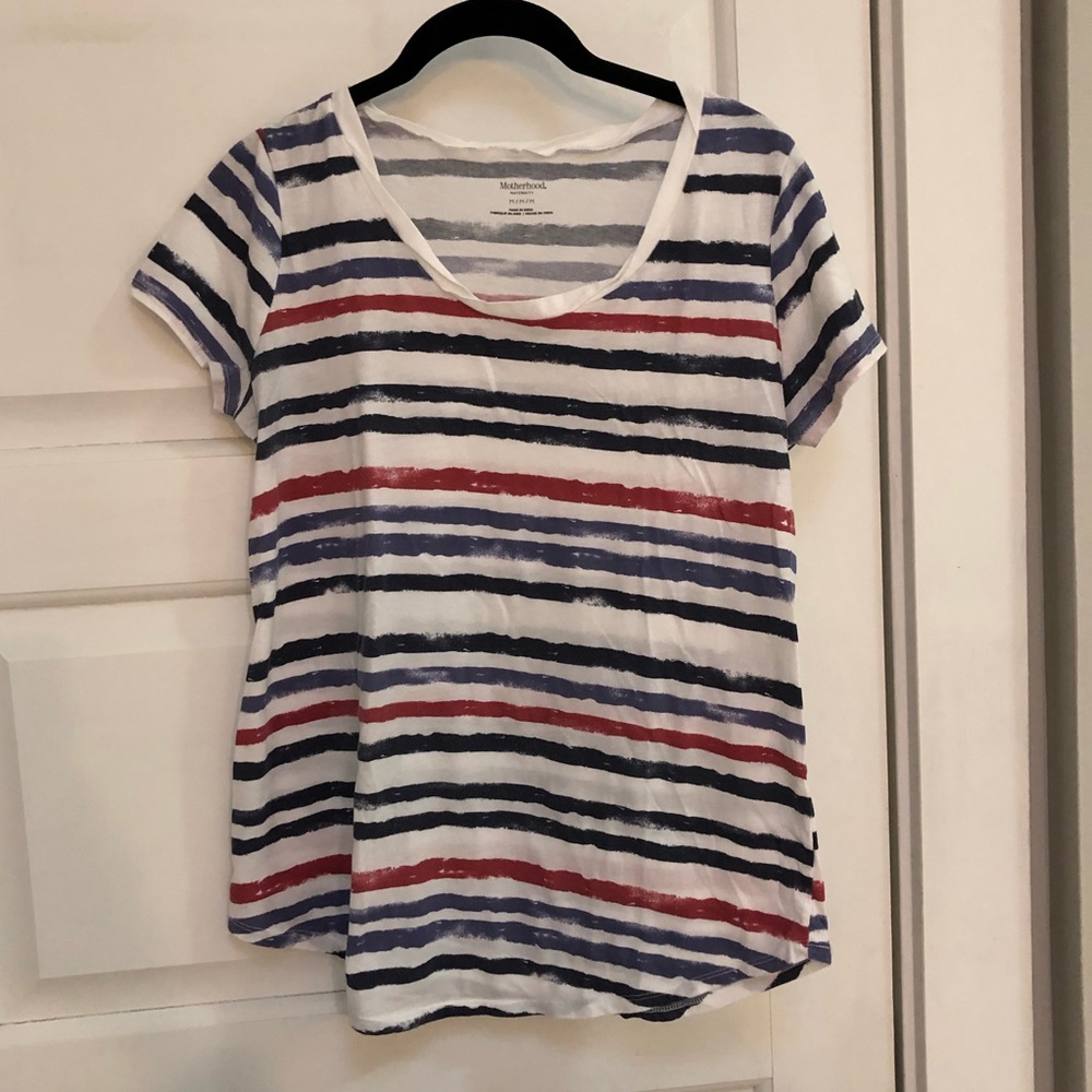 Motherhood Mat Scoop Neck T- Like new!!